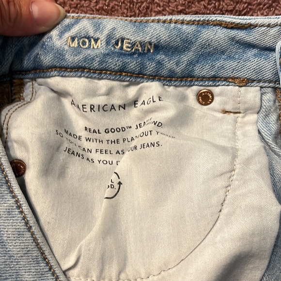 American Eagle Distressed Mom Jeans. Size 4. - Picture 4 of 5